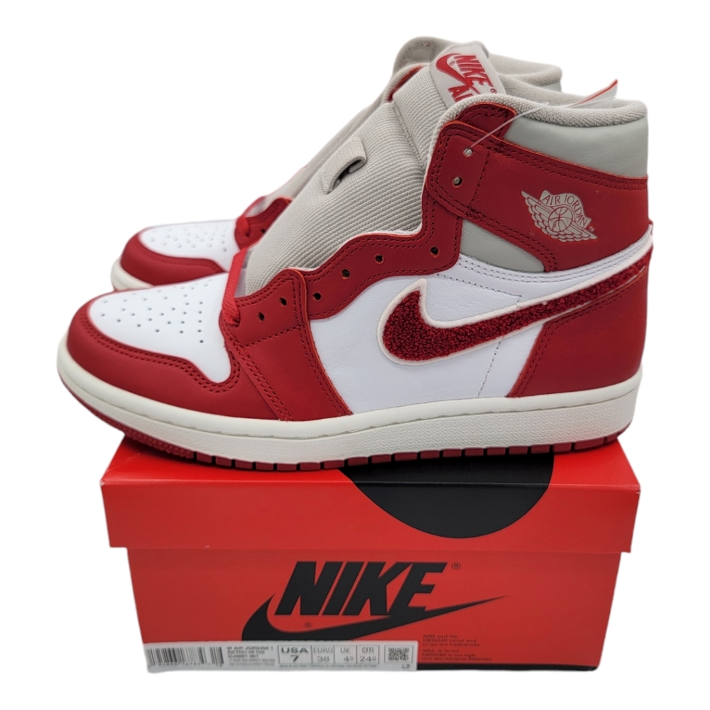 Nike Air Jordan 1 Retro High OG Varsity Red Chicago BRED Women Sz 7
